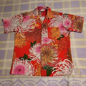 Vintage 1950’s Casual Ceire Hawaiian Village Honolulu Reef Shirt Flowers Bright